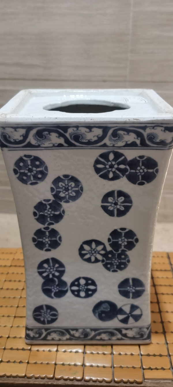 古玩陶瓷清中期青花皮球花紋瓷枕拍賣,當前價格6800元