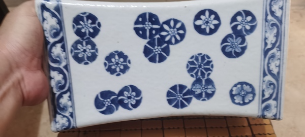 古玩陶瓷清中期青花皮球花紋瓷枕拍賣,當前價格6800元