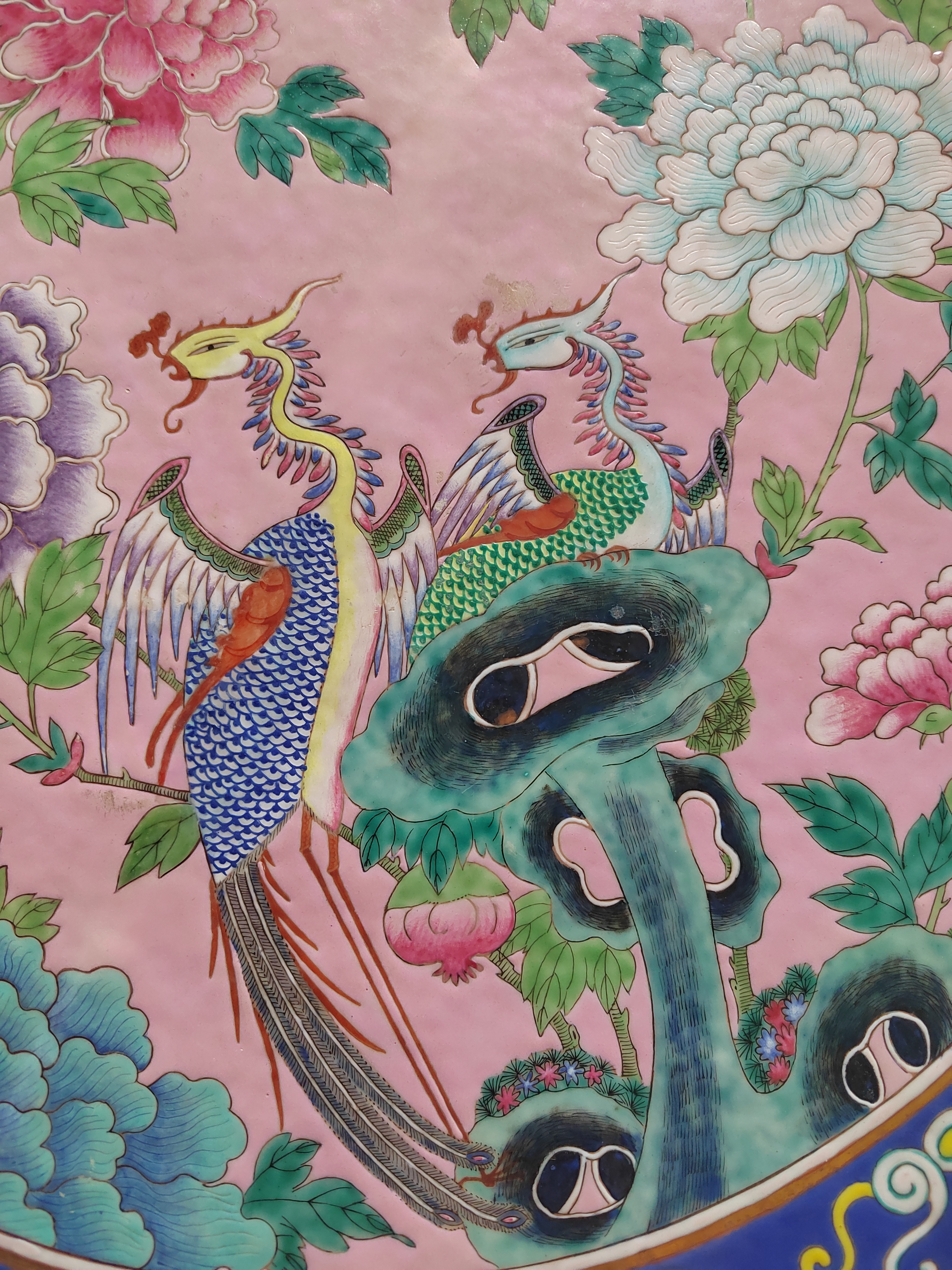 域鉴古玩】清末民国时期粉彩凤凰牡丹纹瓷板鉴定结果_清末民国