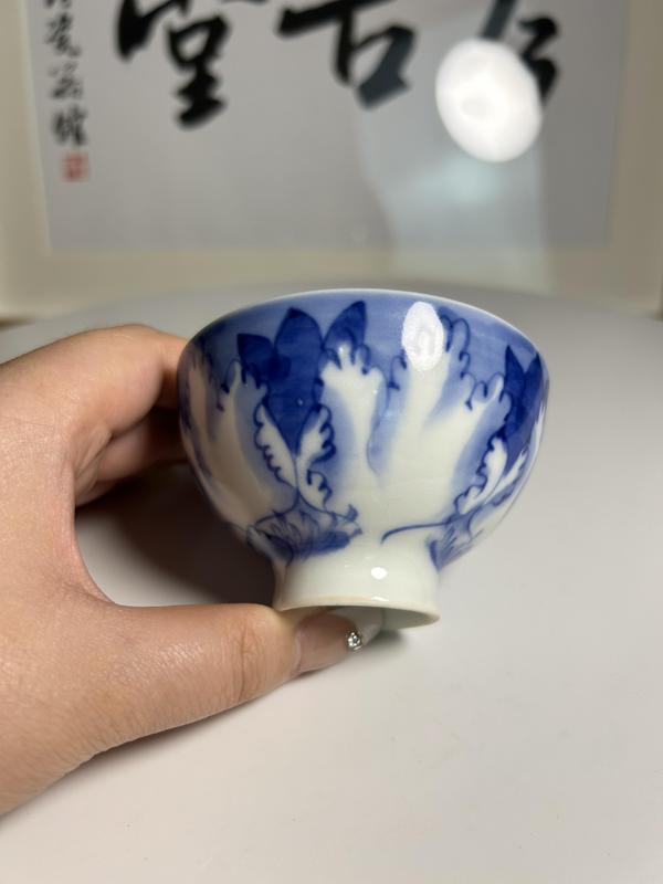 古玩陶瓷民國 精品青花花卉紋壓手杯拍賣,當前價格290元