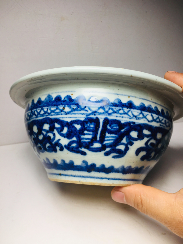 古玩陶瓷青花夔龍紋香爐拍賣,當(dāng)前價格0元