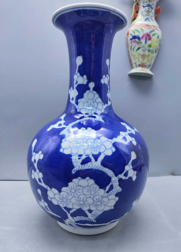 古玩陶瓷青花留白冰梅紋賞瓶拍賣,當前價格1698元