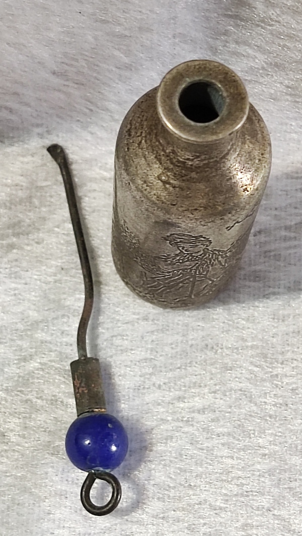 古玩杂项白铜鼻烟壶拍卖，当前价格0元