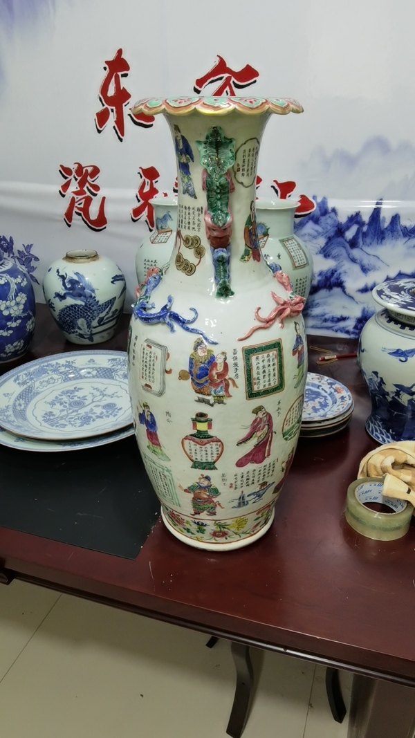 古玩陶瓷无双谱花口瓶拍卖，当前价格128888元