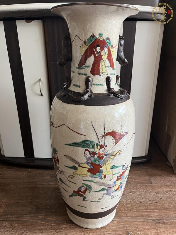 古玩陶瓷哥釉五彩刀马人物战将纹螭龙双耳瓶真品鉴赏图