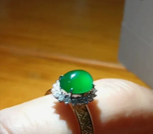 古玩转卖天然A货高冰帝王绿缅甸翡翠戒指拍卖，当前价格458元