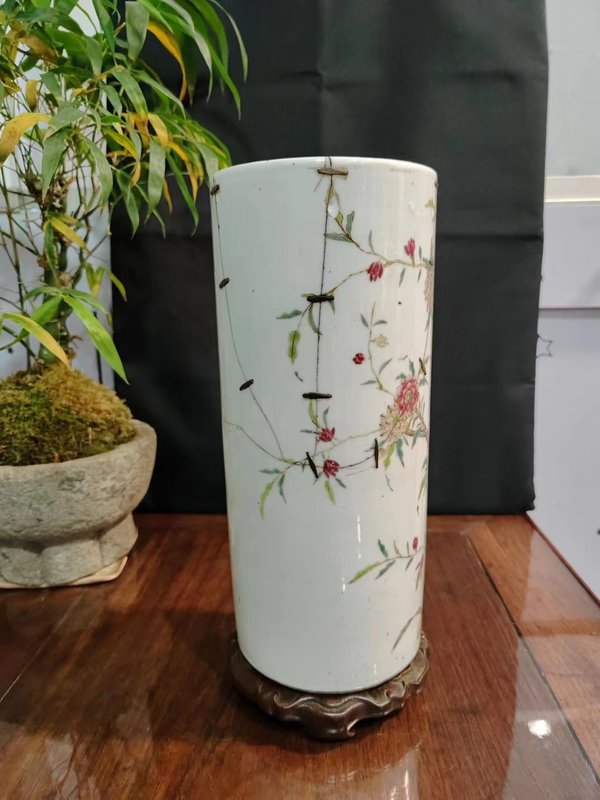 古玩陶瓷粉彩花鳥紋帽筒拍賣，當(dāng)前價(jià)格3000元