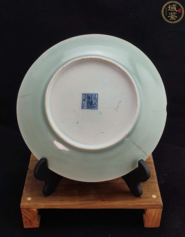 古玩陶瓷清嘉庆时期豆青釉盘拍卖，当前价格0元