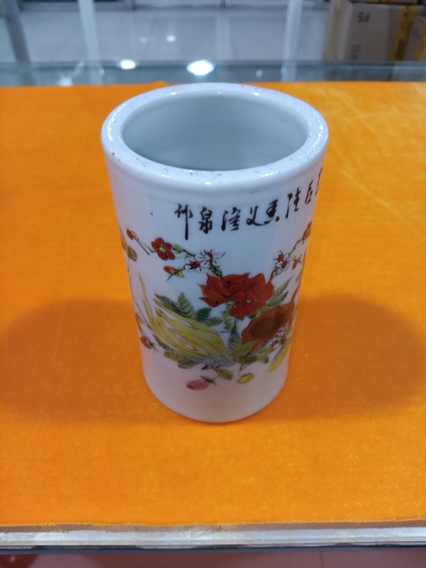 古玩陶瓷清晚期 彩繪三多花卉紋筆筒拍賣,當(dāng)前價格4800元