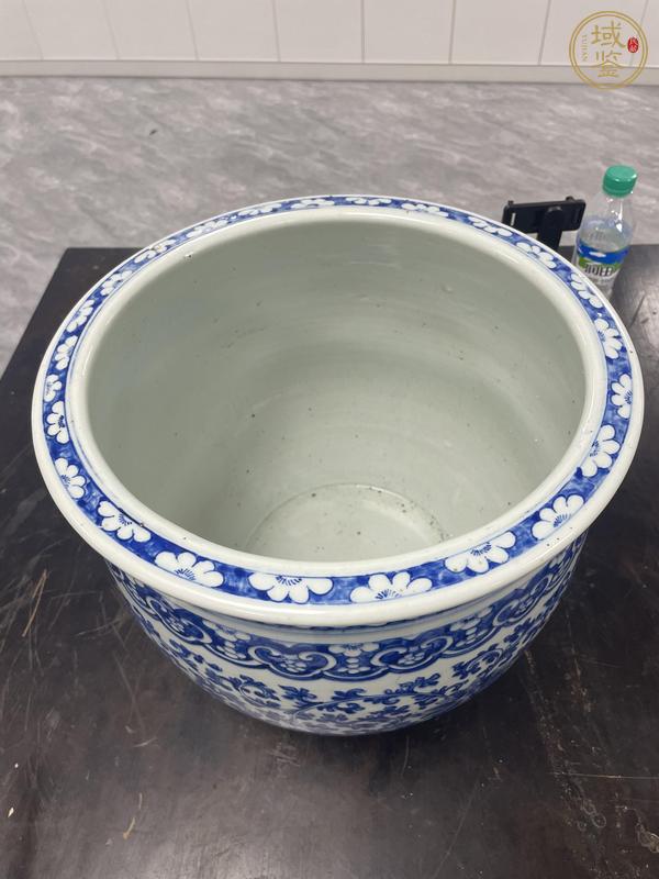 古玩陶瓷花卉紋青花缸真品鑒賞圖