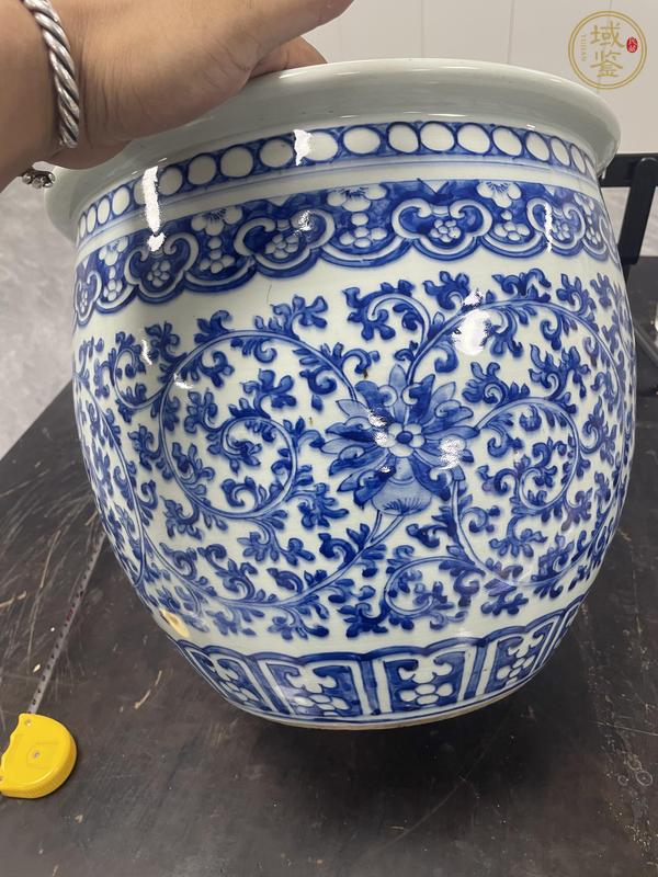 古玩陶瓷花卉紋青花缸真品鑒賞圖