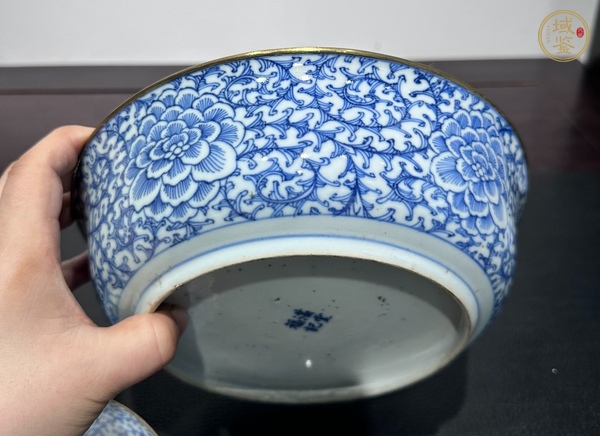 古玩陶瓷青花纏枝花卉紋蓋碗真品鑒賞圖