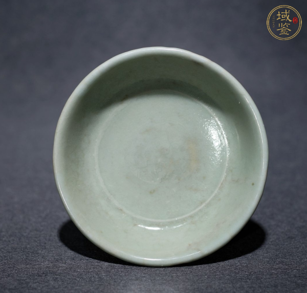 古玩瓷器明代早期龙泉青瓷盘真品鉴赏图