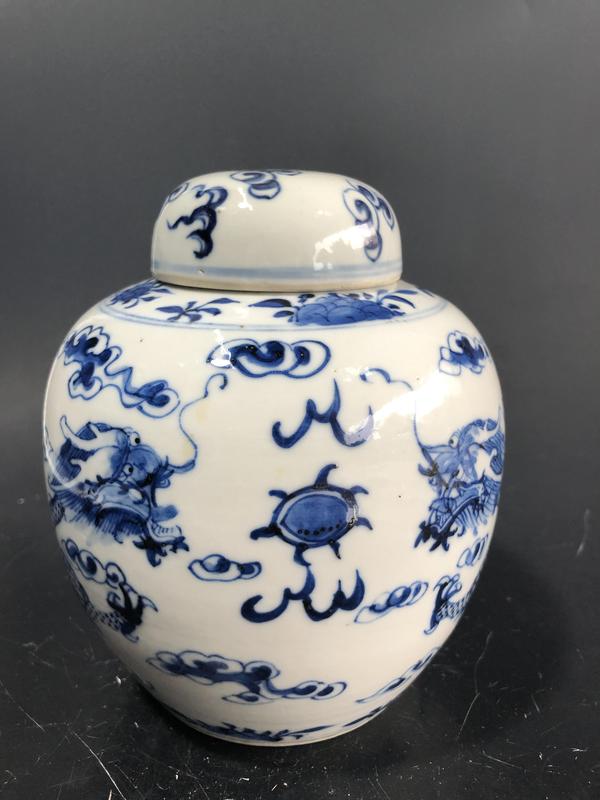 古玩陶瓷青花祥云龍紋蓋罐拍賣,當前價格5000元