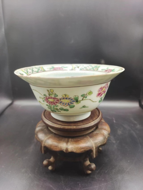 古玩陶瓷雍粉花卉紋折沿碗拍賣,當前價格3600元