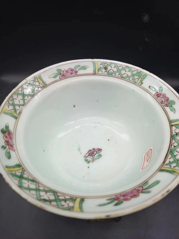 古玩陶瓷雍粉花卉紋折沿碗拍賣,當前價格3600元