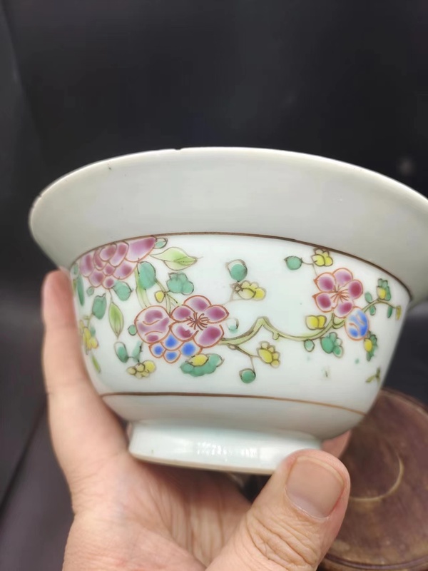 古玩陶瓷雍粉花卉紋折沿碗拍賣,當前價格3600元