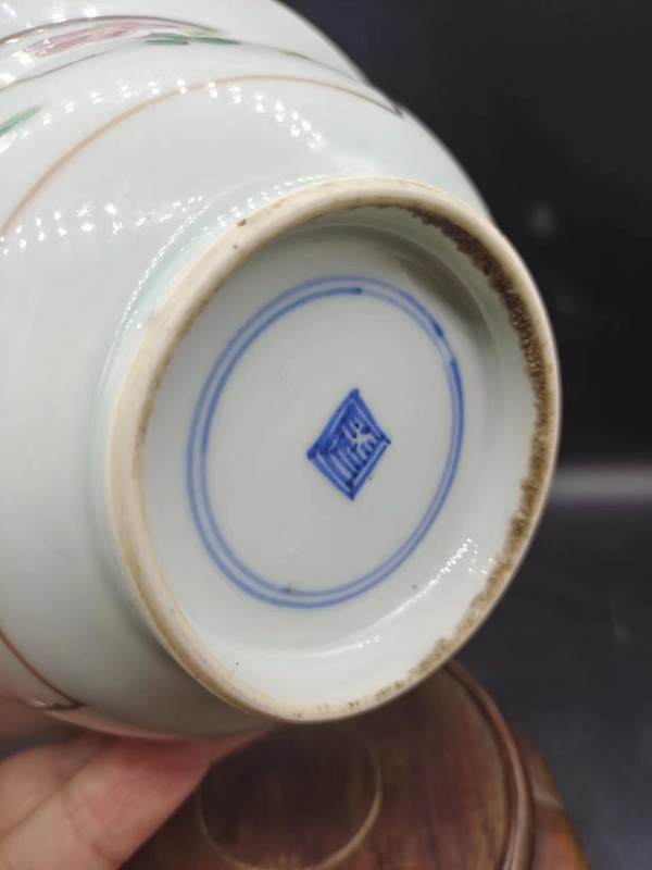 古玩陶瓷雍粉花卉紋折沿碗拍賣,當前價格3600元