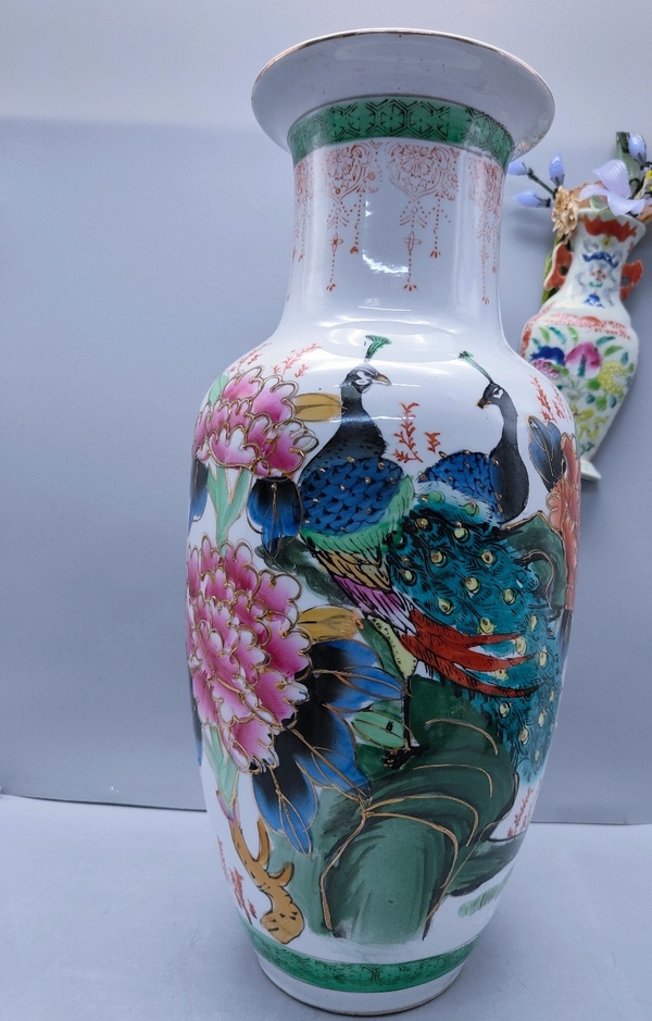 古玩陶瓷粉彩孔雀牡丹花紋瓶拍賣,當(dāng)前價(jià)格1698元