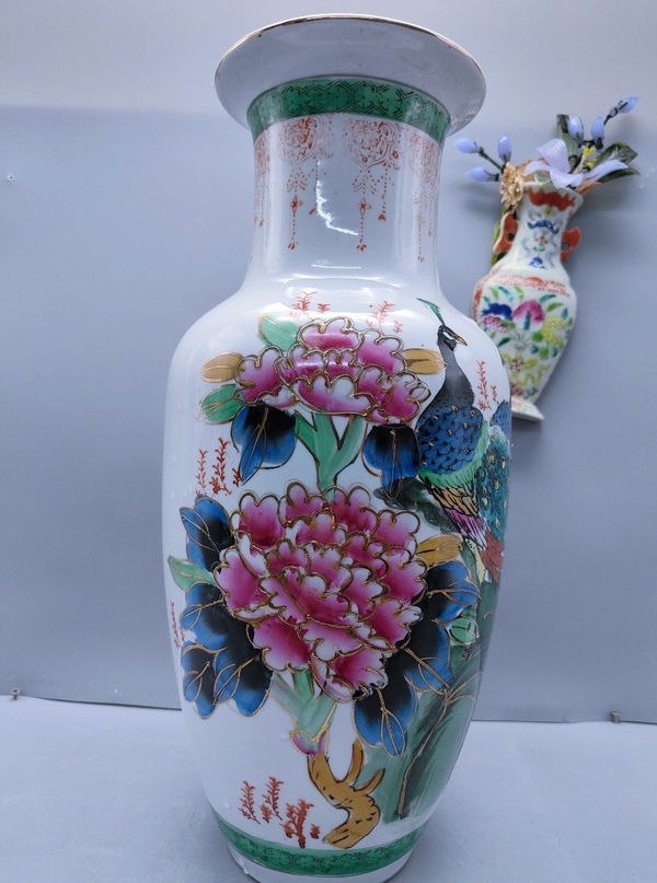 古玩陶瓷粉彩孔雀牡丹花紋瓶拍賣,當(dāng)前價(jià)格1698元