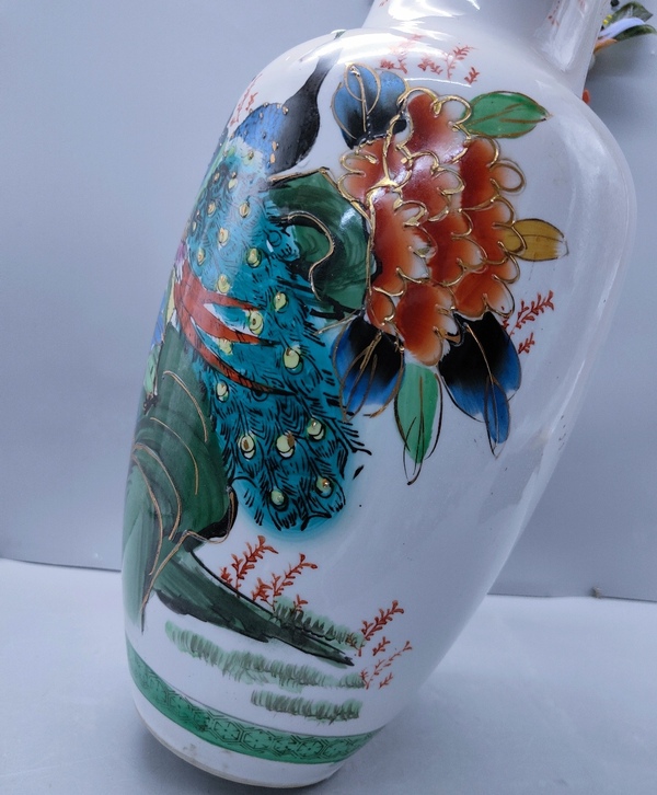 古玩陶瓷粉彩孔雀牡丹花紋瓶拍賣,當(dāng)前價(jià)格1698元