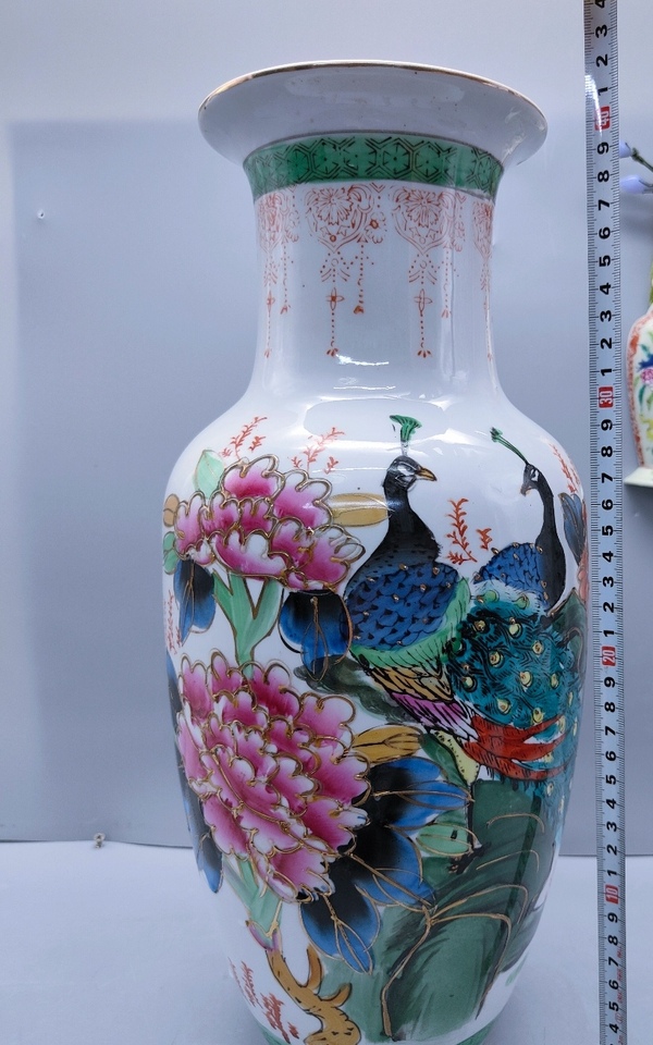 古玩陶瓷粉彩孔雀牡丹花紋瓶拍賣,當(dāng)前價(jià)格1698元