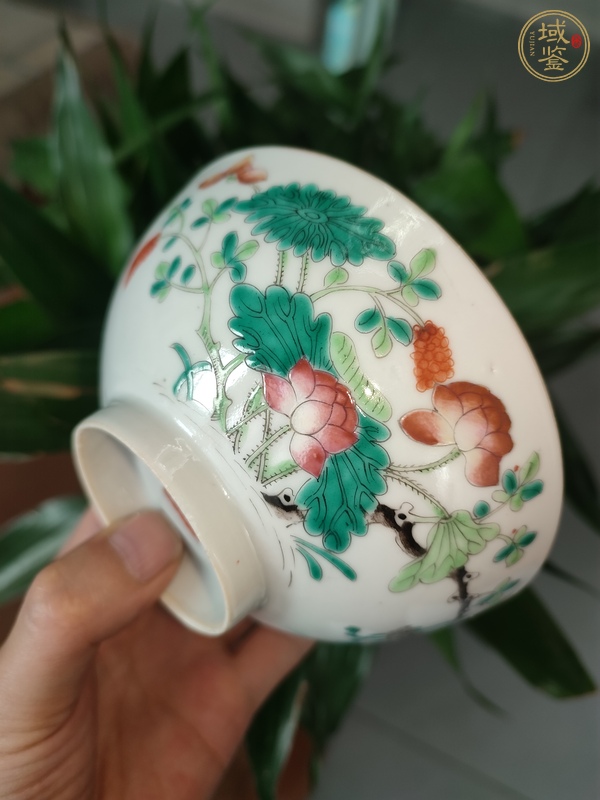 古玩瓷器粉彩花卉纹碗真品鉴赏图