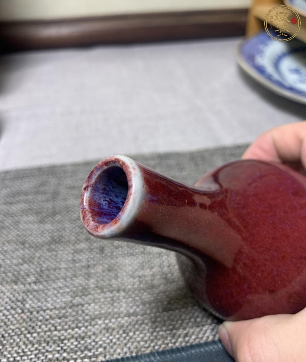 古玩瓷器创汇时期红釉小天球瓶真品鉴赏图