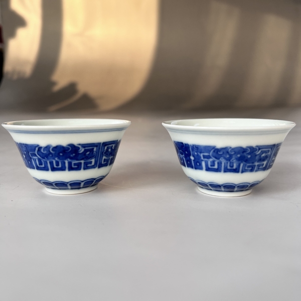 古玩转卖乾隆青花夔龙纹茶杯拍卖，当前价格3880元