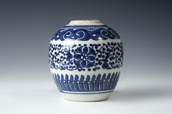 古玩陶瓷清中期·青花缠枝花卉纹罐拍卖，当前价格1240元
