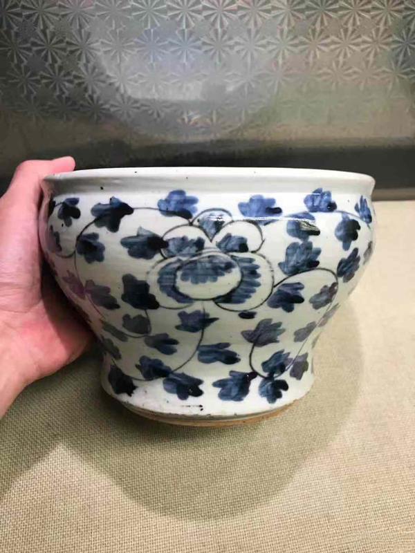 古玩陶瓷青花纏枝花卉紋馬蹄尊拍賣(mài),當(dāng)前價(jià)格6600元