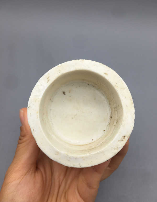 古玩陶瓷清德化窯白釉孩兒紅雙耳瓶拍賣，當(dāng)前價(jià)格1200元