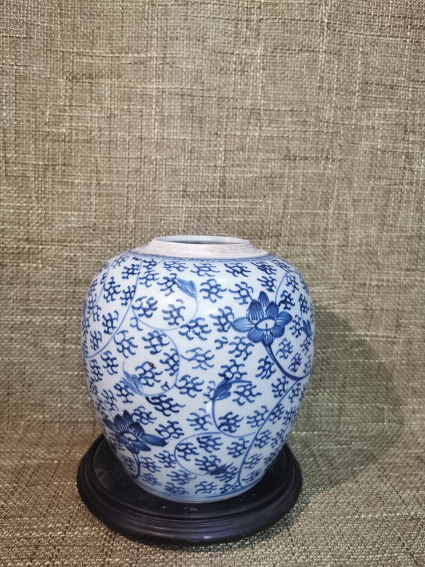 古玩陶瓷青花纏枝蓮紋罐拍賣，當(dāng)前價(jià)格1500元