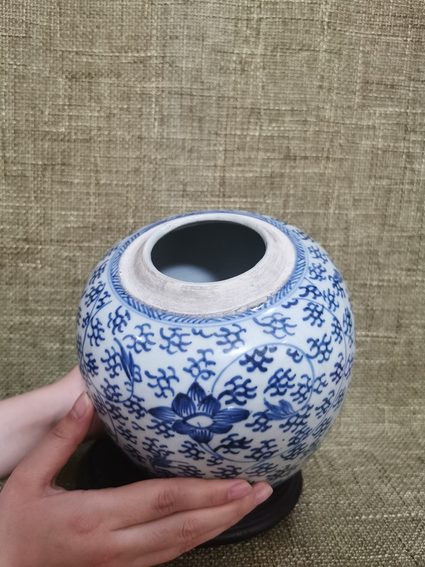 古玩陶瓷青花纏枝蓮紋罐拍賣，當(dāng)前價(jià)格1500元
