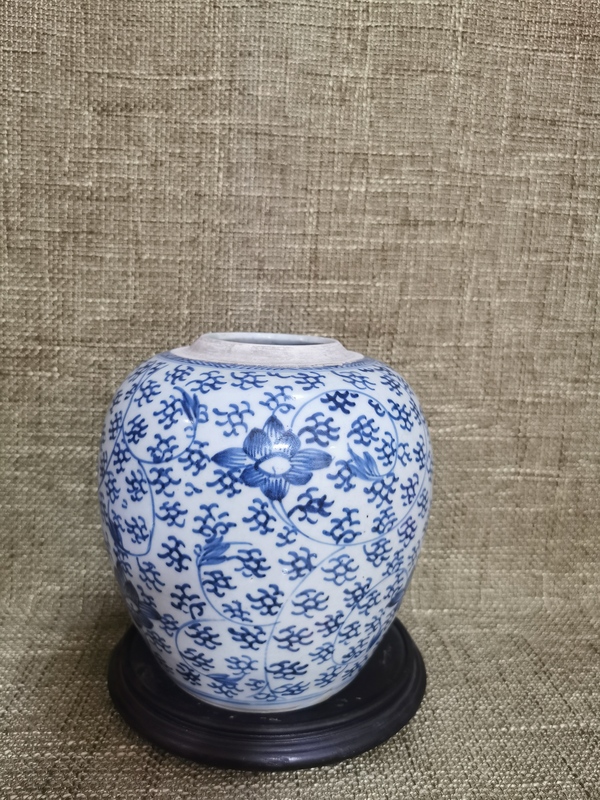 古玩陶瓷青花纏枝蓮紋罐拍賣，當(dāng)前價(jià)格1500元