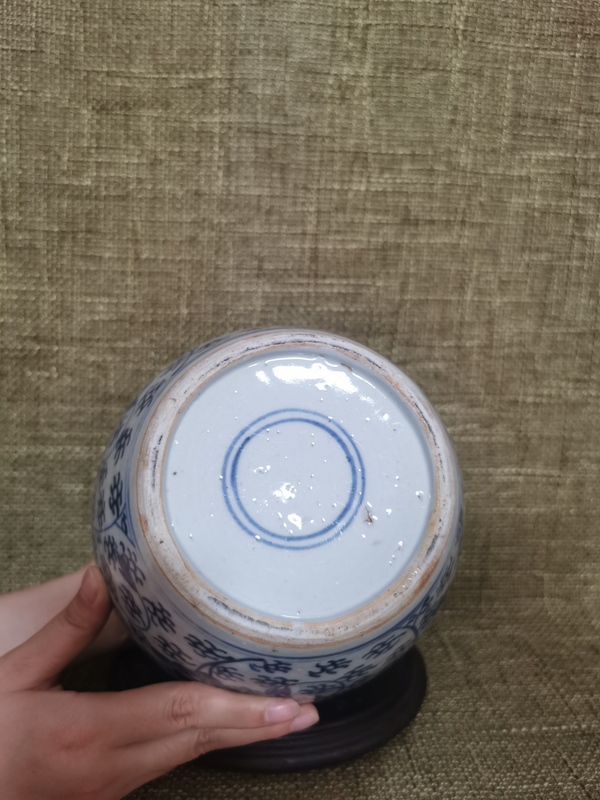 古玩陶瓷青花纏枝蓮紋罐拍賣(mài),當(dāng)前價(jià)格1500元