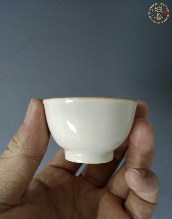 古玩瓷器白釉小杯真品鉴赏图