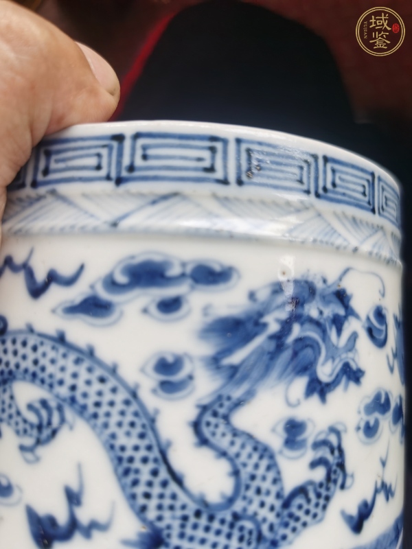 古玩青花双龙戏珠纹香炉真品鉴赏图