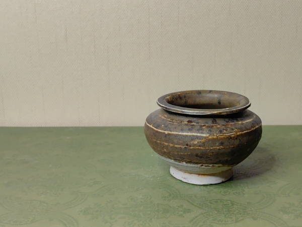 古玩陶瓷酱釉小盖罐拍卖，当前价格480元