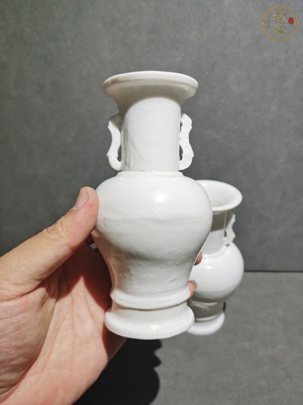古玩陶瓷清代德化窑白釉双耳瓶真品鉴赏图