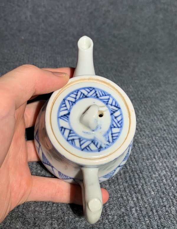 古玩陶瓷清晚期青花錦地花卉玲瓏瓷茶壺拍賣,當前價格2000元