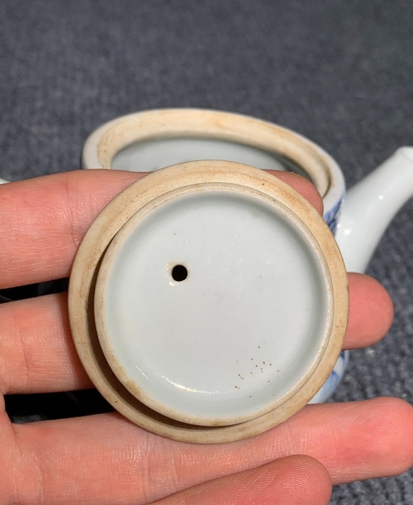 古玩陶瓷清晚期青花錦地花卉玲瓏瓷茶壺拍賣,當前價格2000元