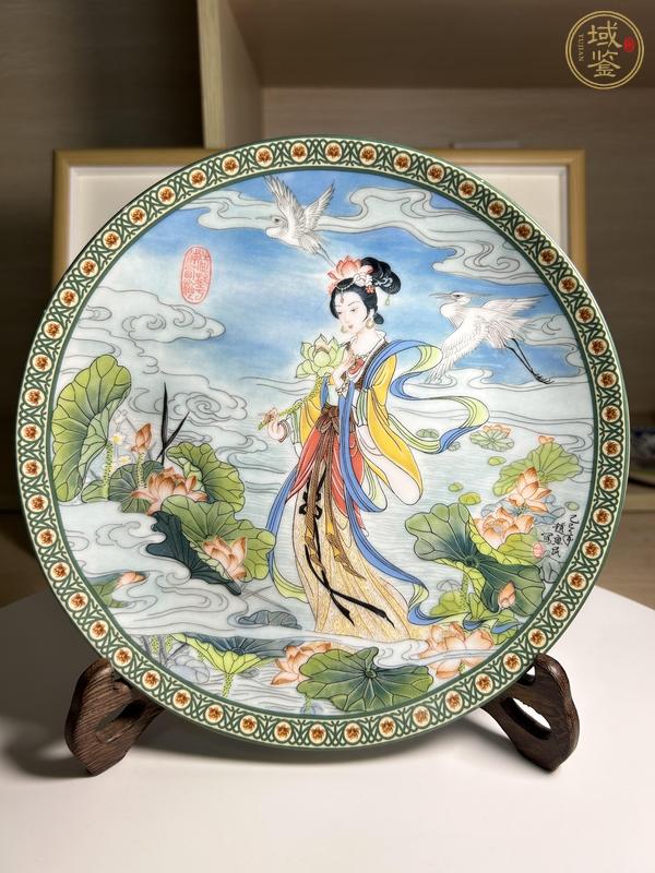 古玩陶瓷彩繪蓮花仙女人物紋盤真品鑒賞圖