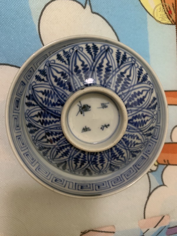古玩瓷器青花绘茶盖碗真品鉴赏图