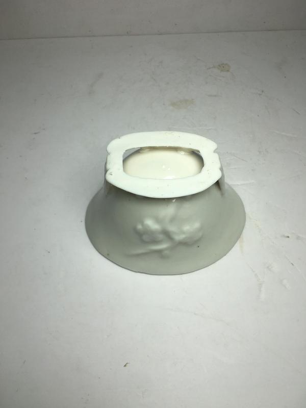 古玩陶瓷(精美)白釉梅花紋爵杯拍賣,當前價格1288元