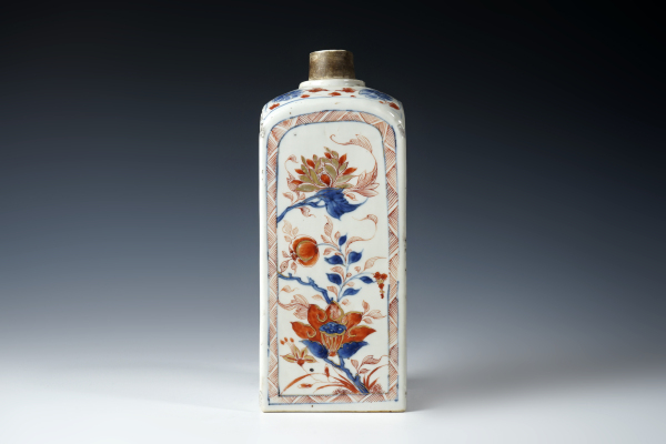 陶瓷清康熙·青花矾红描金花卉纹四方瓶拍卖，当前价格0元