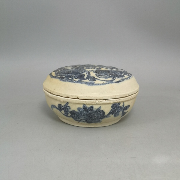 古玩陶瓷明中晚期青花花卉紋粉盒拍賣,當前價格1600元