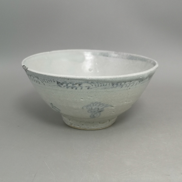 古玩陶瓷明代弘治青花內海螺外折枝花卉紋碗拍賣,當前價格288元