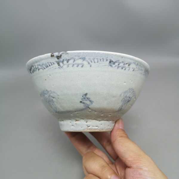 古玩陶瓷明代弘治青花內海螺外折枝花卉紋碗拍賣,當前價格288元
