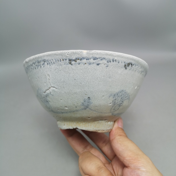古玩陶瓷明代弘治青花內海螺外折枝花卉紋碗拍賣,當前價格288元